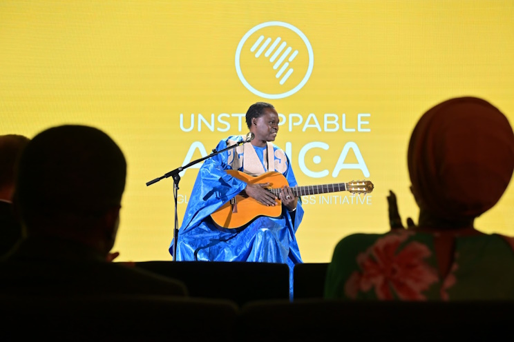 Baaba Maal sur la scène du Global Africa Business Initiative #UnstoppableAfrica à l'occasion du sommet annuel des Nations unies sur le développement durable