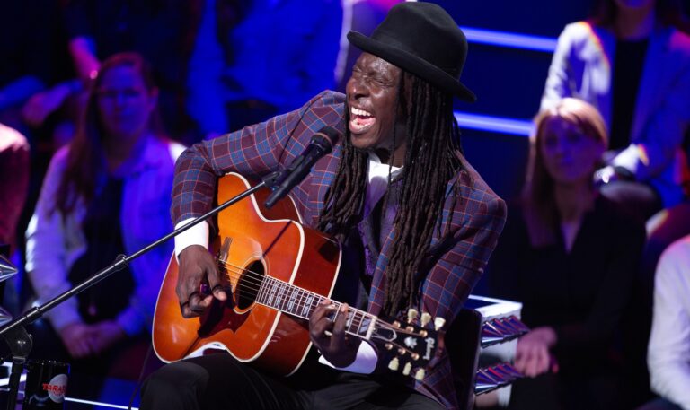 (Photo) : l'artiste sénégalais Faada Freddy sur scène. Mytaratata.com
