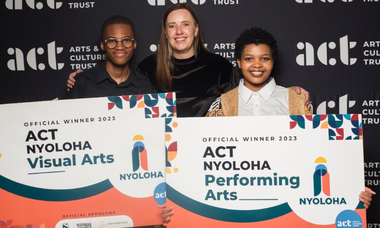 Nyoloha Scholarship Programme 2023 winners Azanda Nyangintsimbi (left) and Naledi Lebelo (right). Photo: Facebook