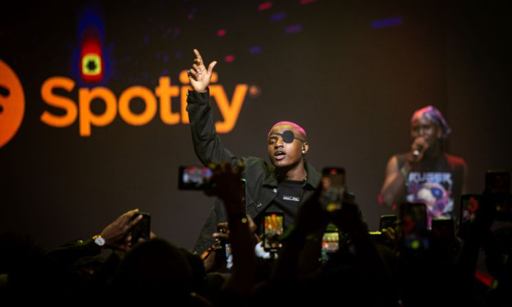 Le chanteur nigérian Ruger était la tête d'affiche de la célébration Afrobeats de Spotify à Lagos la semaine dernière. Photo : Kola Oshalusi
