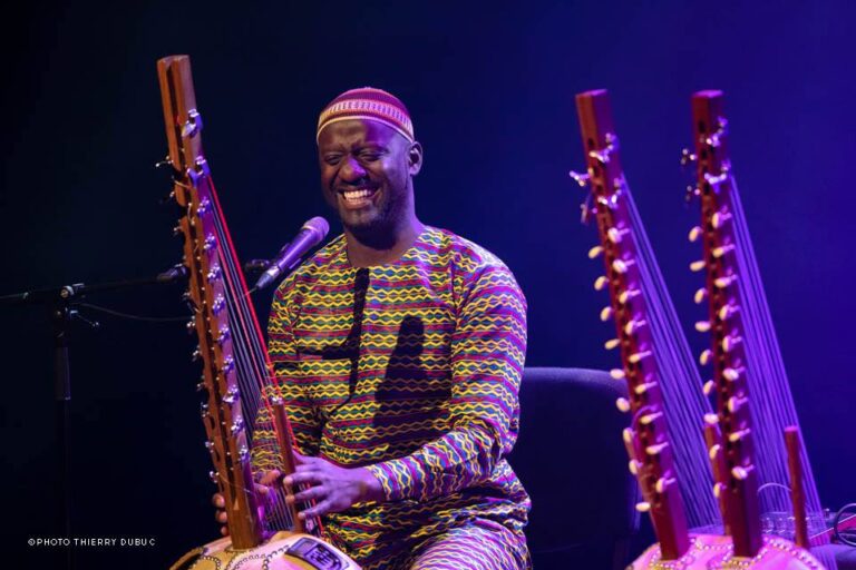 (Photo) : le joueur de kora Seckou Keita - par Thierry Dubu C.