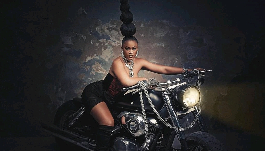 (Photo) : couverture de Soundsation.
