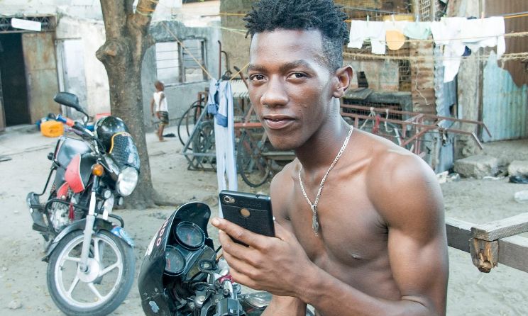 Pioneer singeli producer Duke outside his studio in Dar es Salaam. Photo: Jan Moszumański