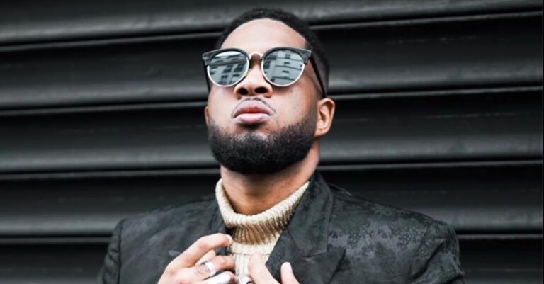 (Photo) : l'artiste guinéen Jupiter Davibe.