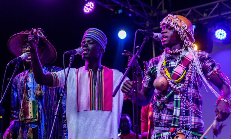(Photo) : les jeunes artistes du programme Sunu Talents sur la scène des Blues du Fleuve en 2021.
