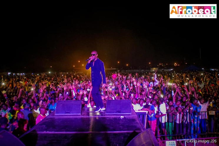 Serge Beynaud sur la scène du Festival Afrobeat International 2023