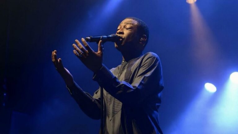 (Photo) : le chanteur sénégalais Youssou N'Dour sur scène.