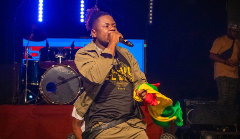(Photo) : l'artiste congolais Afara Tsena sur la scène du Festival Afrobeats en 2023.