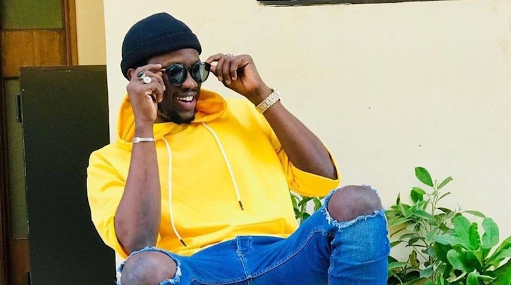 Bass Thioung a enflammé la Place de France de Thiès devant une foule de 100 000 personnes le 31 décembre 2023 à l'occasion du festival Africa Fête