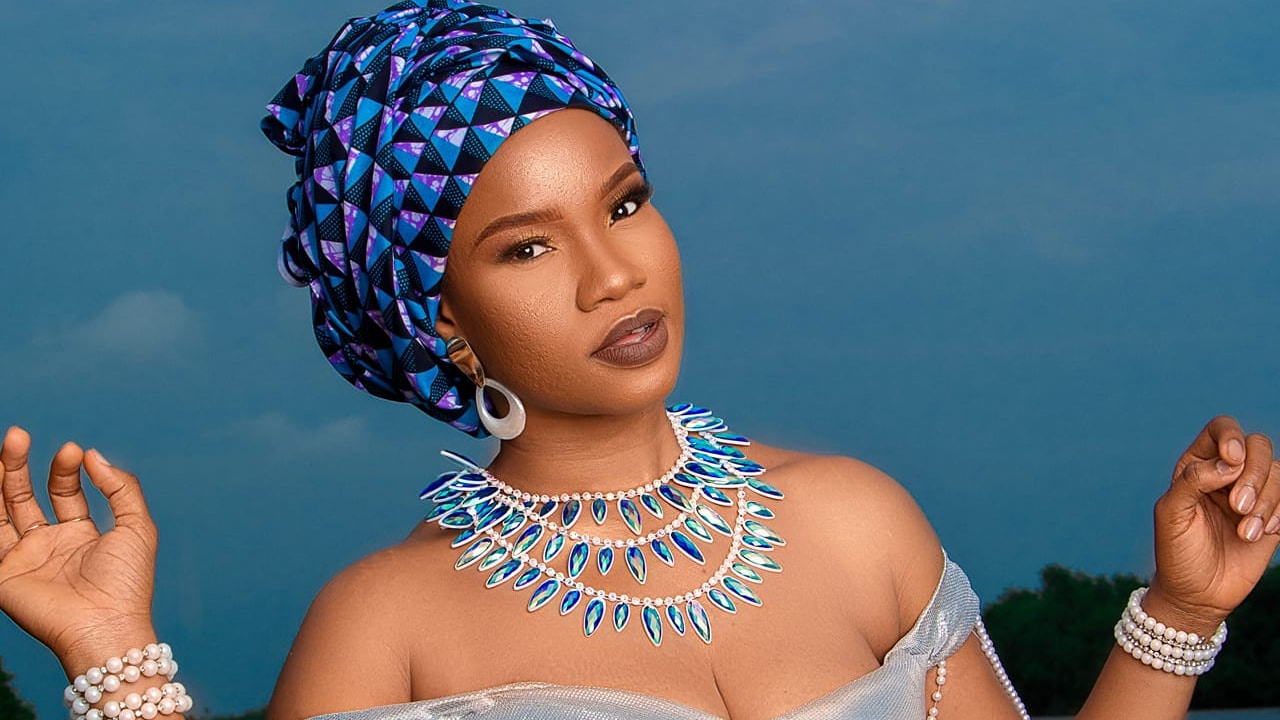 La chanteuse Faty