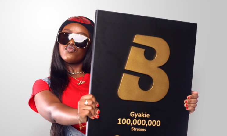 Gyakie has become the first Ghanaian female artist to cross 100 million streams on Boomplay.