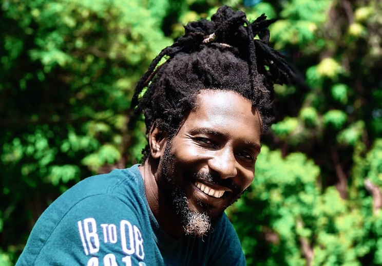 L'artiste sénégalais de reggae, Anaké, illuminera la scène du Festival Nio Far cette année.