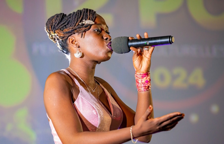 (Photo) : la chanteuse burkinabé Flora Paré