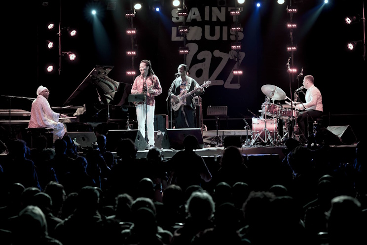 Omar Sosa sur la scène du Festival International de Jazz de Saint-Louis