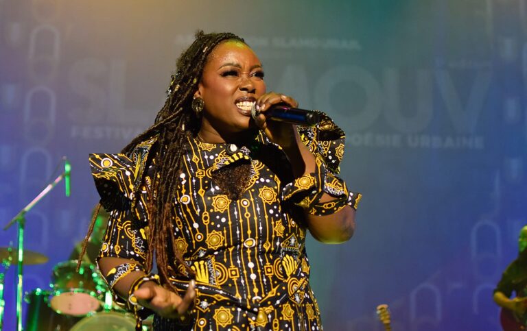 Fanie Fayar prestant au Festival Slamouv