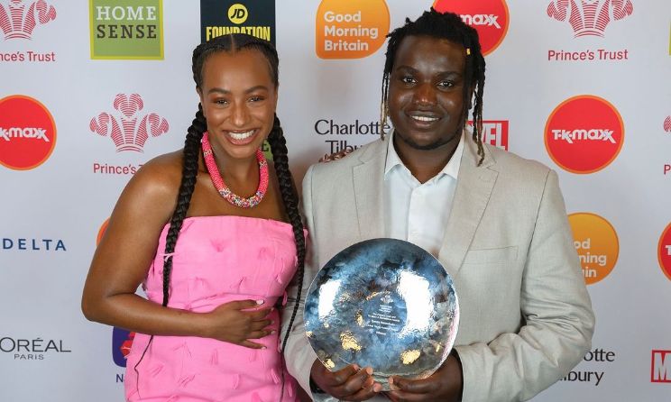 InDuna (right) received the Global Young Achiever Award from Nigeria’s DJ Cuppy (left) at a ceremony on 21 May. Photo: Instagram