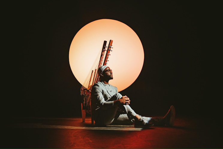 Seckou Keita, le virtuose sénégalais de la kora, figure parmi les artistes phares du programme de Jazz à Ouaga 2024.