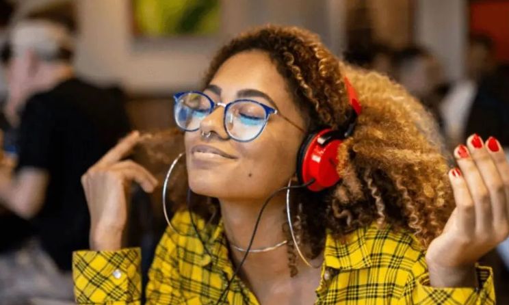 The hybrid, fully funded internship offers hands-on experience in marketing, campaign crafting, event participation, trend analysis, and more. Photo: Instagram/ Amaka Studio.