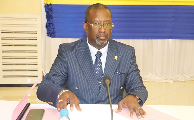 (Photo : sénat du Gabon) : Dr. André Jacques Augand,