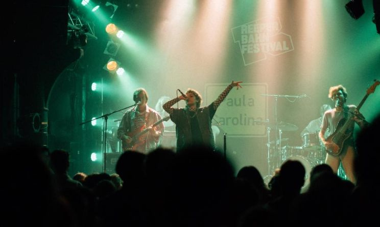 L'artiste allemand Marvin Contessi sur la scène du Reeperbahn Festival.