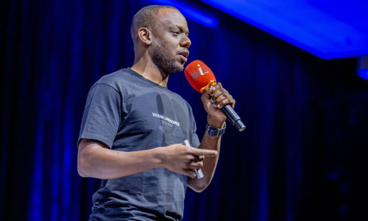 Le rappeur et entrepreneur sud-africain Slikour s'exprimant lors de l'édition 2023 d'ACCES à Dar es Salaam, en Tanzanie.