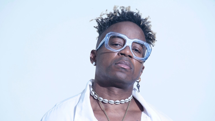 Le chanteur camerounais Blick Bassy est la tête d'affiche du Festival Ponton Miziki, qui se déroulera du 6 au 8 septembre à Pointe-Noire, au Congo (Photo) : Gabriel Dia