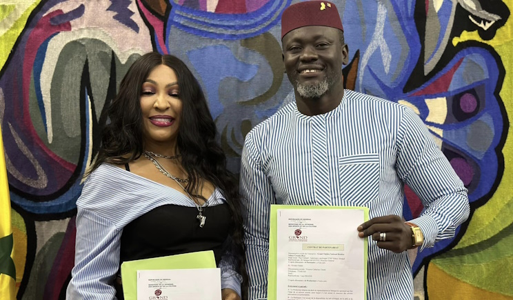 Serigne Gueye, le nouveau directeur du Grand Théâtre de Dakar et la chanteuse Viviane Chidid