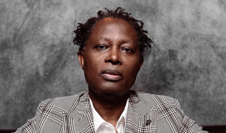 (Photo) : Lokua Kanza