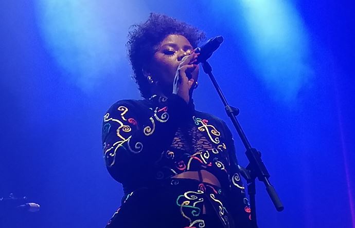 L'artiste Krys M en plein concert à l'IFC-Douala