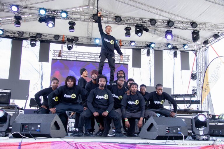(Photo : Suzerian Dan) : Des danseurs au Festival Amani