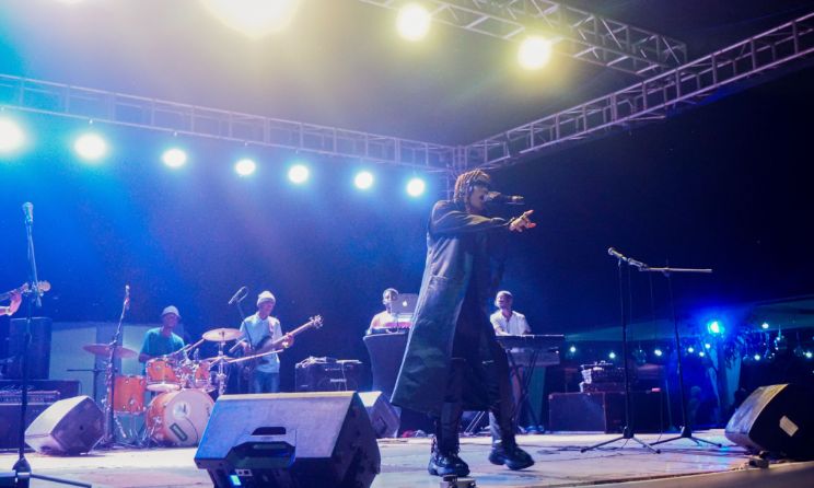 The application deadline is 30 June 2025. In the photo: Nigerian artist Anesi performing at the 2024 edition of UMP Festival.