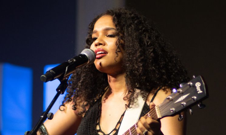 The application deadline is 14 February. In the photo: Eden Lang performing at a Scripts and Bars event.