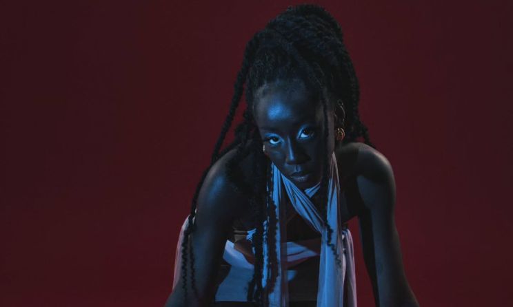 Ghanaian neo-soul vocalist MiDi KwaKwa is among the artists featured in Apple Music May’s Up Next programme.