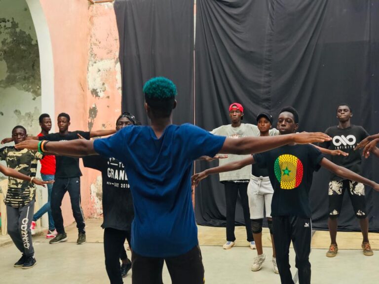 Depuis sa création en 2008, Duo Solo Danse s’est imposé comme un carrefour de la création chorégraphique africaine et internationale.