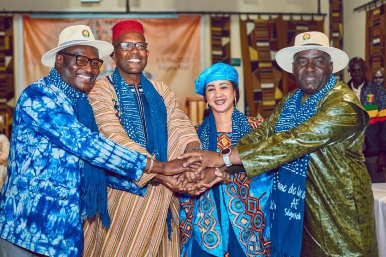 De gauche à droite : M. Pingdwendé Gilbert OUEDRAOGO (Burkina Faso), M. Mamou Daffé (Mali), Mme Guichen Aghaichata ATTA (Niger), M. le Colonel Major Abdourahamane AMADOU (Niger).