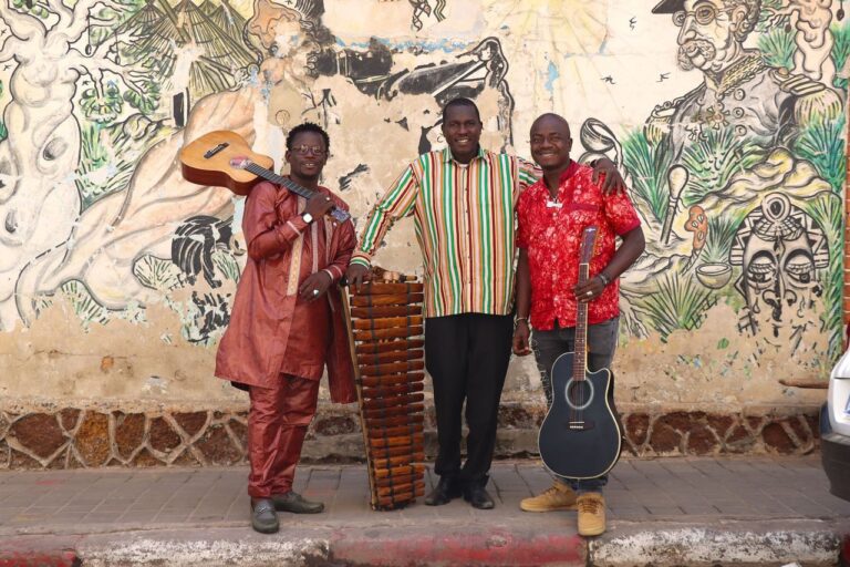 The album features Guinean balafonist master Lassana Diabaté (middle) with Malian virtuoso guitarist Gaoussou Kouyaté (left) and Guinean guitarist Kerfala Diabaté (right).