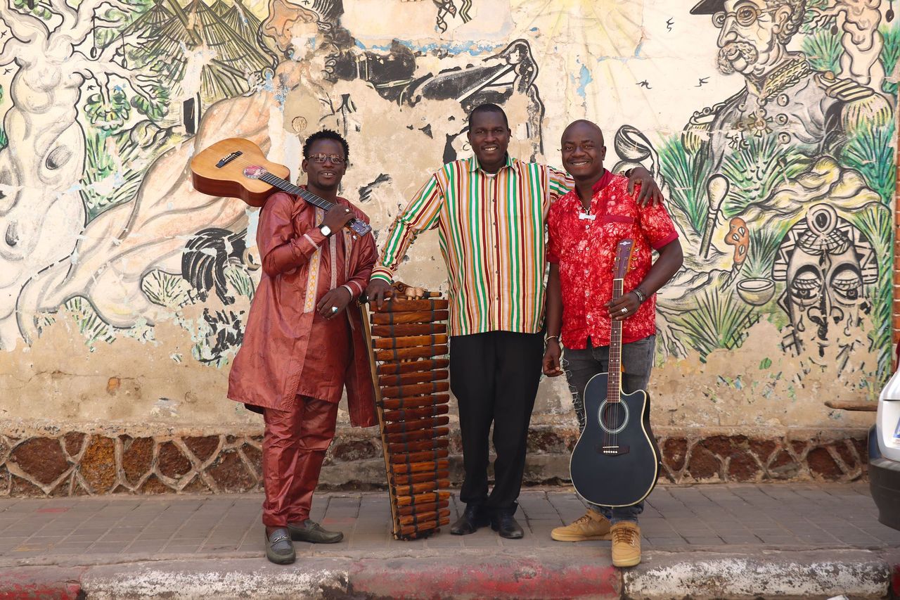 The album features Guinean balafonist master Lassana Diabaté (middle) with Malian virtuoso guitarist Gaoussou Kouyaté (left) and Guinean guitarist Kerfala Diabaté (right).