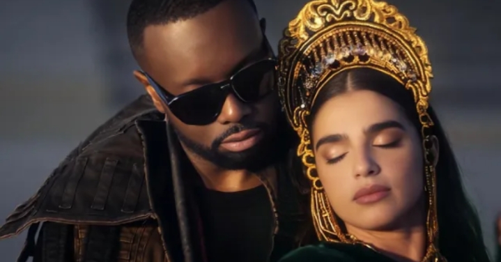 Screen du clip de la chanson “Sentimental”