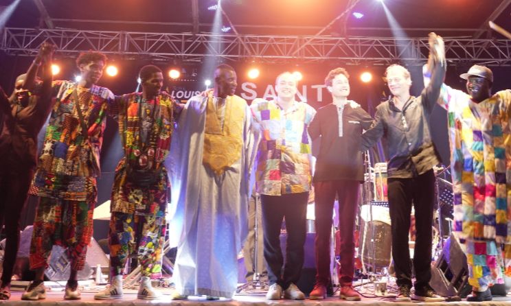 The album features Pannier’s quartet – Cuban saxophonist Yosvany Terry, pianist Thomas Enhco, and bassist François Moutin – performing alongside Niang and an ensemble of eight Senegalese percussionists.