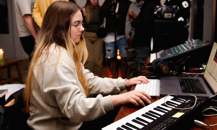 AmaGroove is a collaborative platform for musicians and producers from South Africa and abroad.
