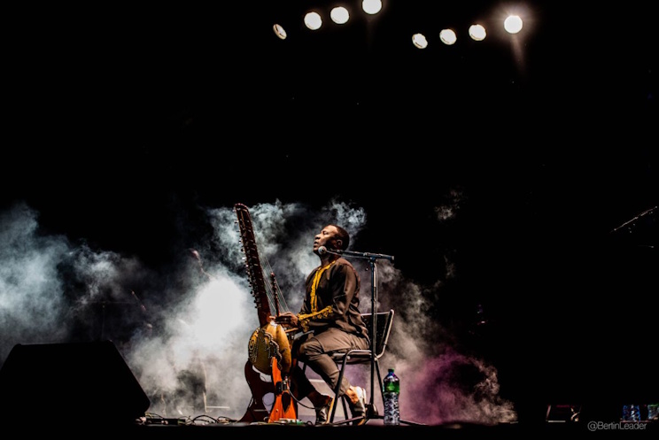 Le koriste sénégalais basé en Suède, Lamine Cissokho, sur la scène du Stereo Africa Festival 2025.