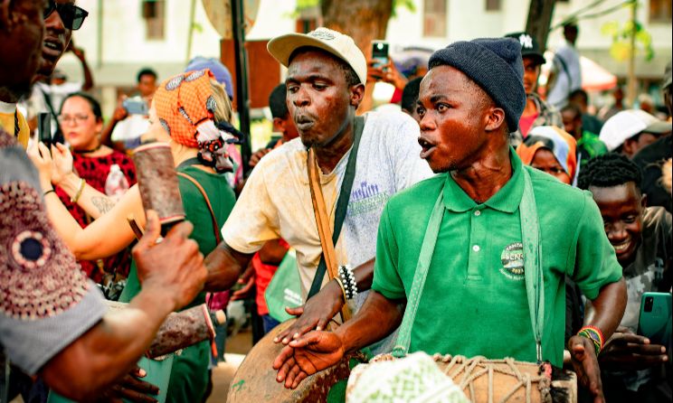 An informal performance attracts a crowd at the 2025 Sauti za Busara Festival in Zanzibar. Photo: Sauti za Busara Festival