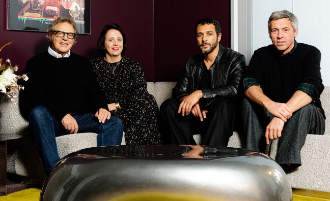 Marc Nouchy, directeur général de Spookland ; Marie-Anne Robert, présidente de Sony Music France ; Yodelice, fondateur de Spookland ; Antoine Dathanat, directeur général de Sony Music Publishing France.