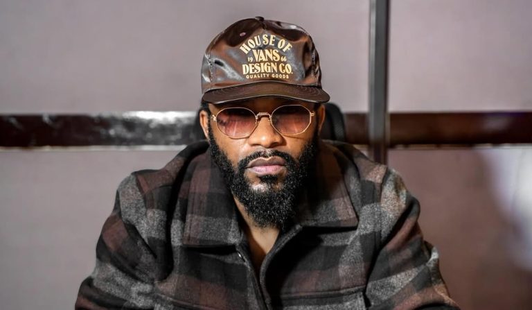 Fally au studio lors de la composition de l'album « XX ». Ph. Dr Tiers