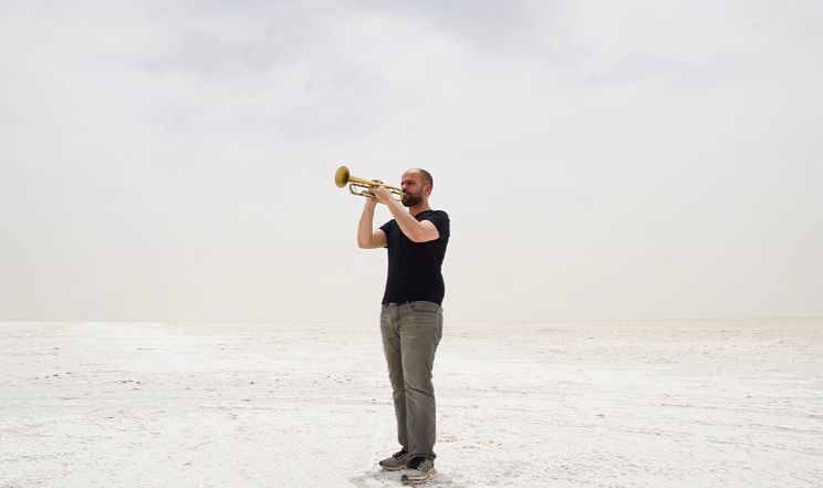 Le programme est ouvert à des artistes originaires des pays arabes (résidant dans la région ou dans la diaspora).