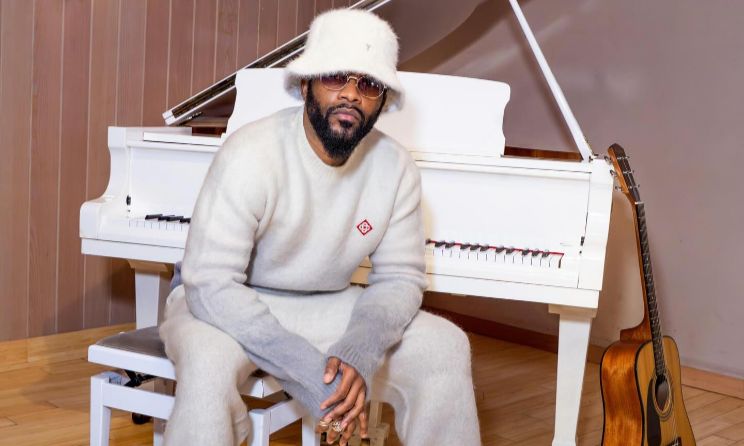 Fally Ipupa dévoile « Ami chéri » et « Bonheur parfait », deux extraits de XX Delirium